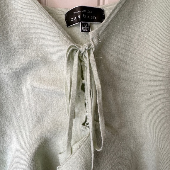 Cute front tie spaghetti strap crop top - Picture 2 of 4